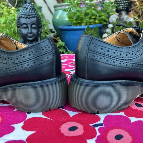 🏴󠁧󠁢󠁥󠁮󠁧󠁿 Vintage Dr. Martens Platform MIE Brogue Black Wingtip Oxfords UK 7
